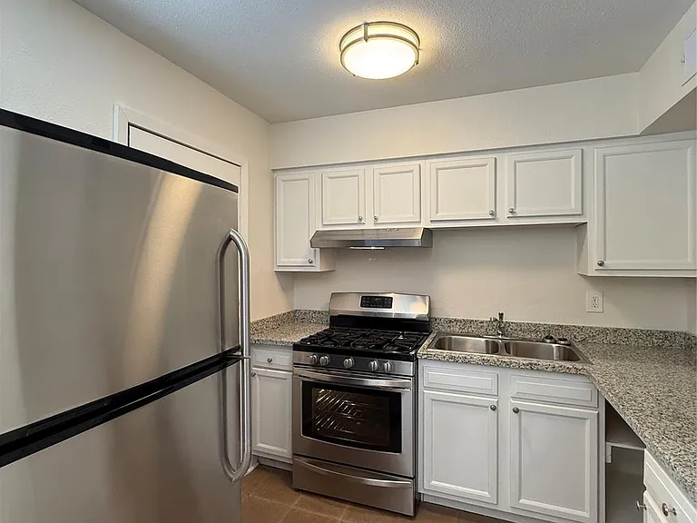 1141 N Durham Dr #17 — Photo 9