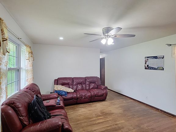 3rd image of 416 E Cragmont Dr