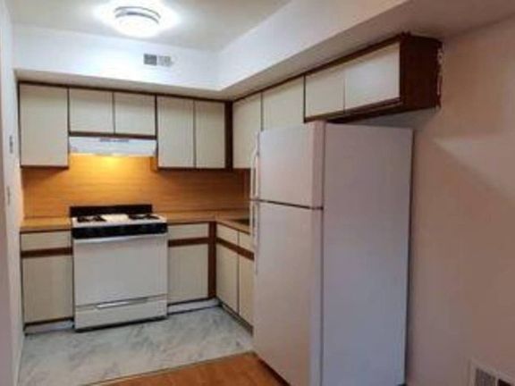 3rd image of 364 Mosel Ave #A