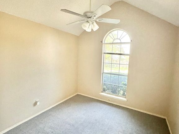 3rd image of 932 Winchester Ln