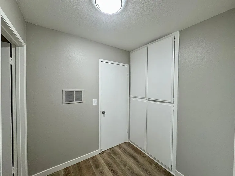 7631 Ellis Ave #B — Photo 8
