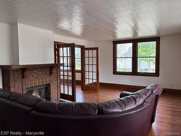 504 Clinton Ave — Photo 6