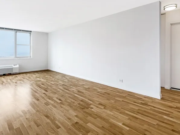 395 South End Avenue image 3 of 14