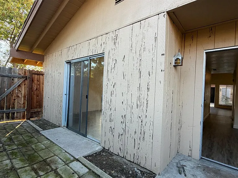 5771 N Valentine Ave #101 — Photo 14