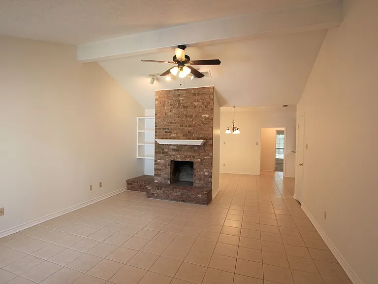 5839 Creekside Cir — Photo 3