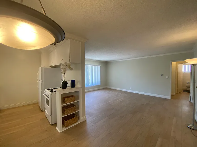 122 N Wetherly Dr #5 — Photo 7