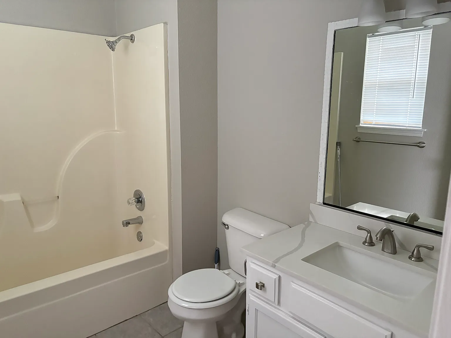 3 bed, $1,300 — Photo 2