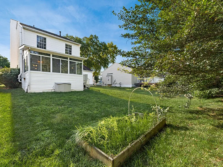8446-1 Olenbrook Dr — Photo 42