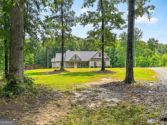 4th image of 227 McKenzie Rd