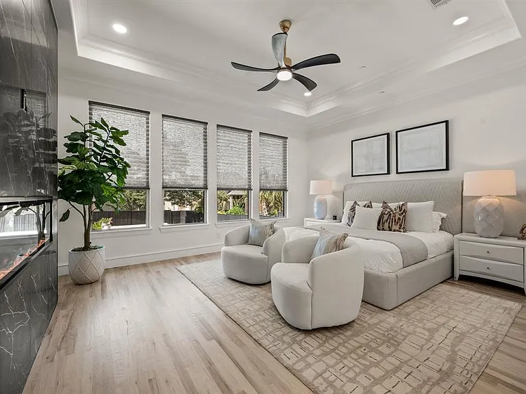 320 W Highland St — Photo 22