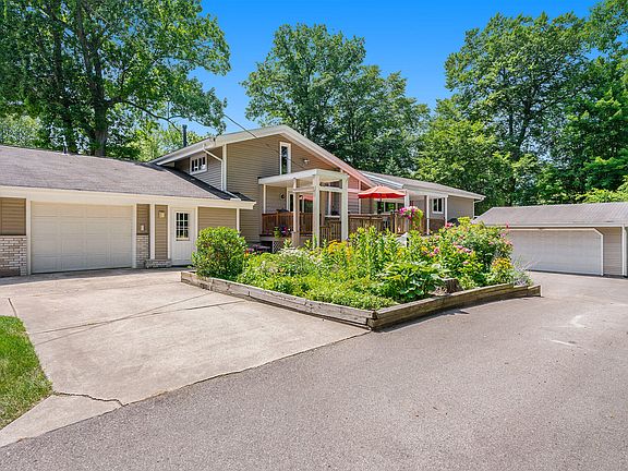 3rd image of 2095 S Shore Dr
