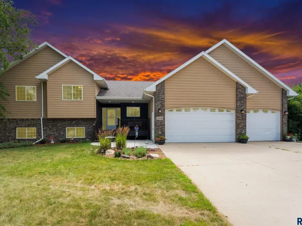 1516 N Maynard Ln, Sioux Falls, SD 57110