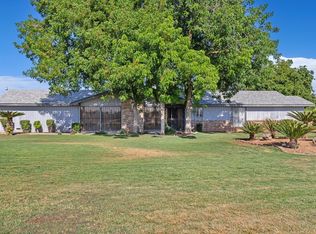 598 N McCall Ave, Sanger, CA 93657