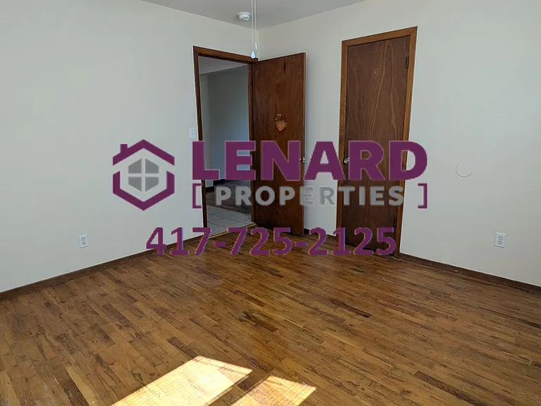 2224 N Clifton Ave — Photo 7