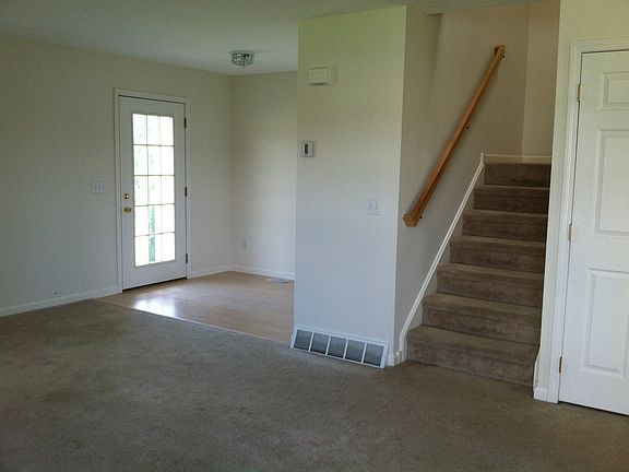 foyer entry & staircase