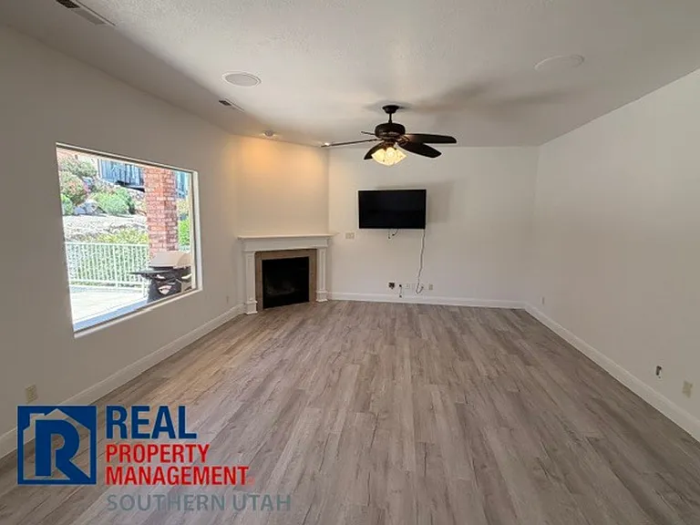 685 W Windsor Dr — Photo 5