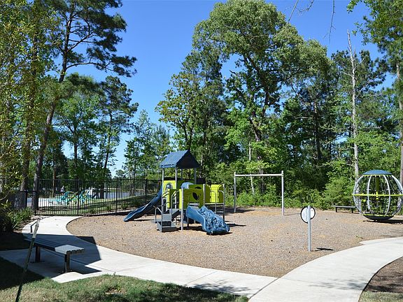 5th image of 17905 Chestnut Dr #5