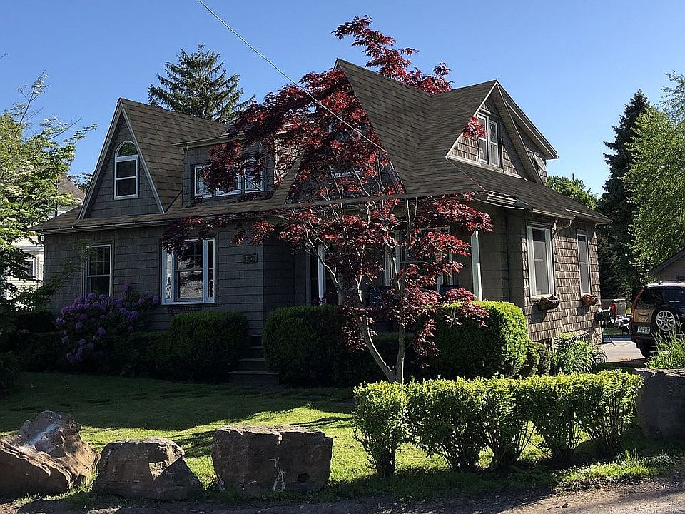 2nd image of 1564 Clinton St