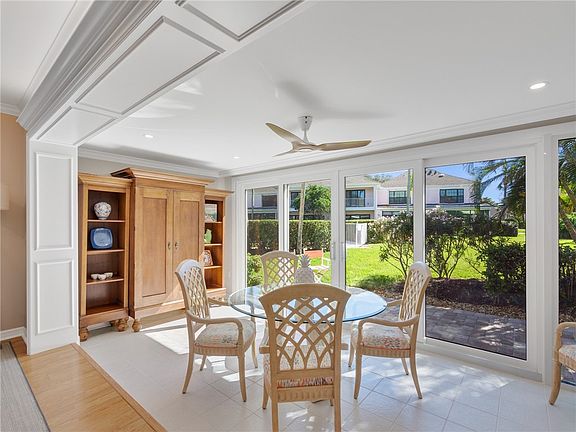 4th image of 300 Harbour Dr APT 105E