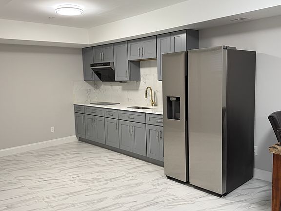 3rd image of 183 Mac Gregor St #1