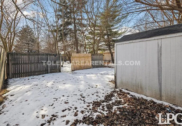 340 E Lake St — Photo 25