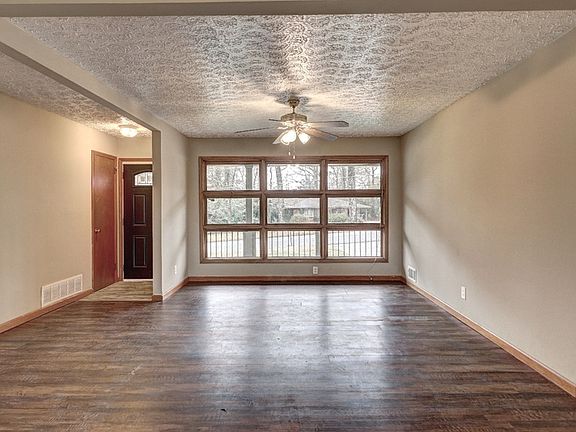 5th image of 382 Pineridge Dr
