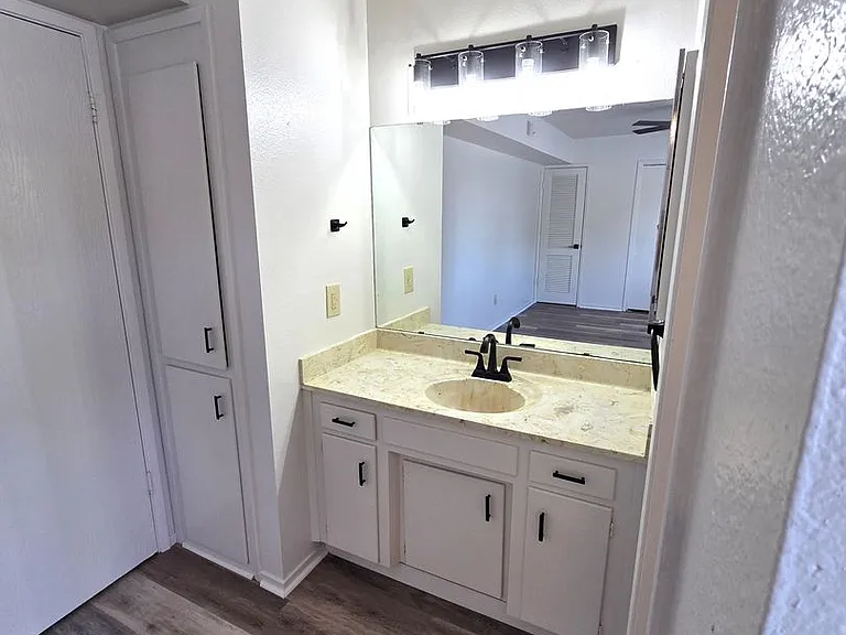 233 N E St #1-3 — Photo 9