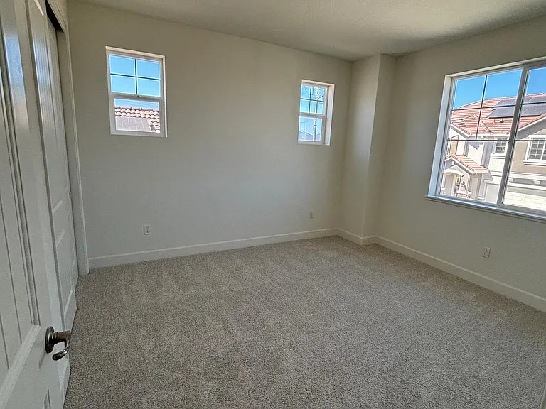 477 Trillium Ct — Photo 14