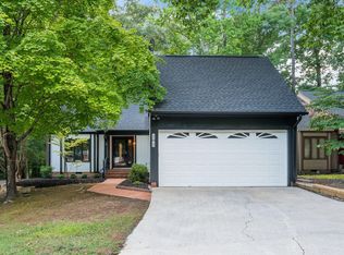 101 Lakeway Ct, Cary, NC 27511