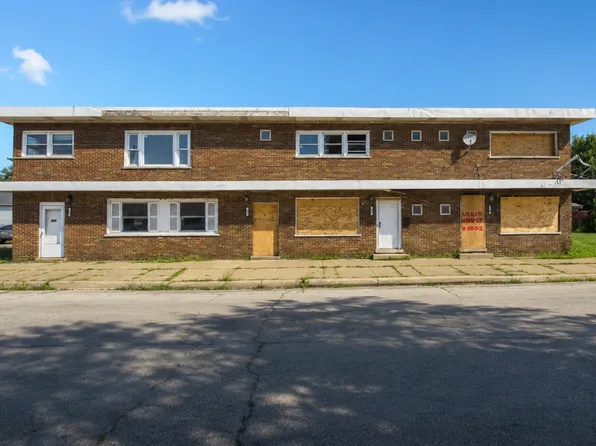 24 Memorial Dr, Calumet City, IL 60409