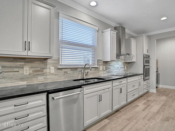 4th image of 542 WILD CYPRESS Circle