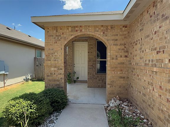 2nd image of 113 Mountain Valley St
