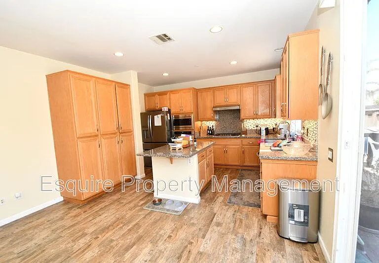 371 Huerta St — Photo 10