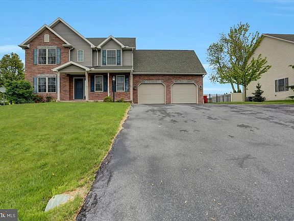 2nd image of 8 Red Hawk Dr