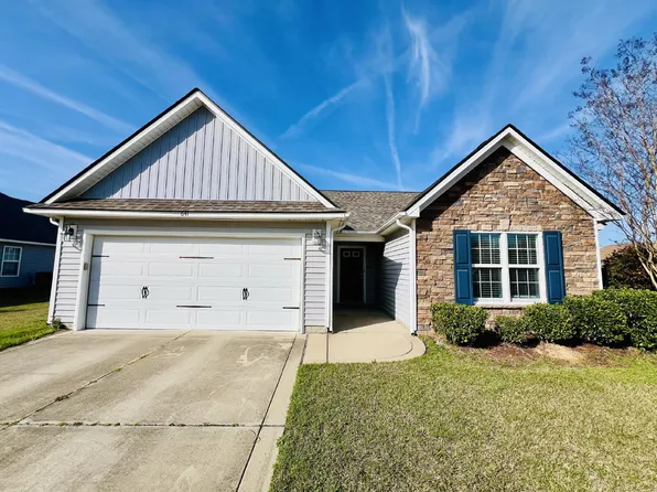 641 Hogart St, Raeford, NC 28376