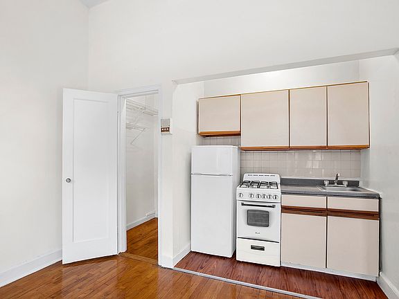 4th image of 623 W End Ave APT 2A