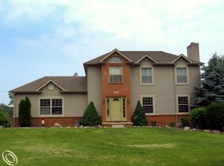 7143 Ila Ln, Brighton, MI 48116