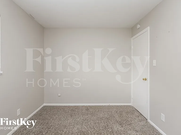 221 Grovewood Dr — Photo 11