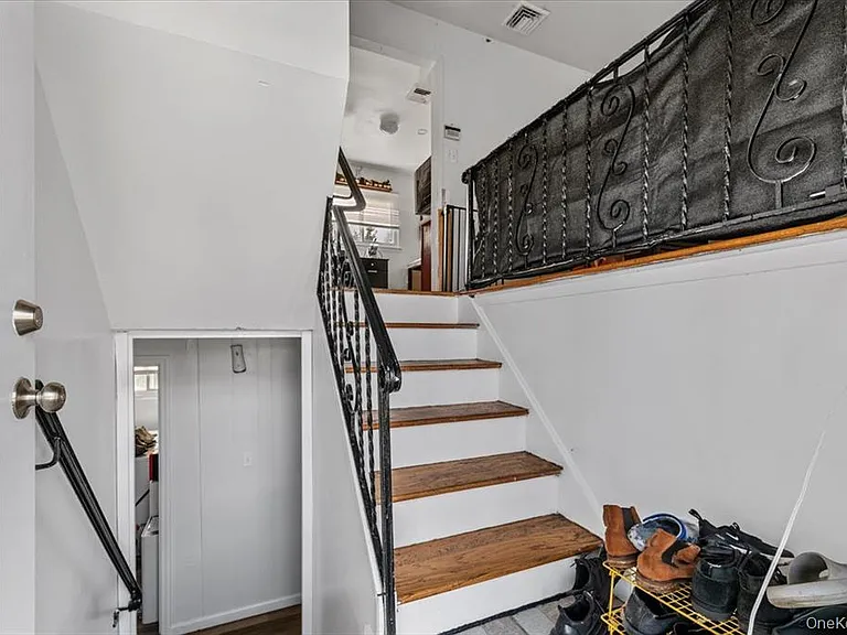 22 Hudson Pl — Photo 13