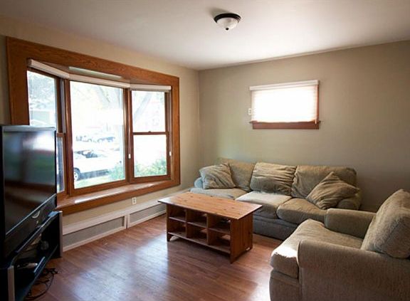 4th image of 1033 Armstrong Ave
