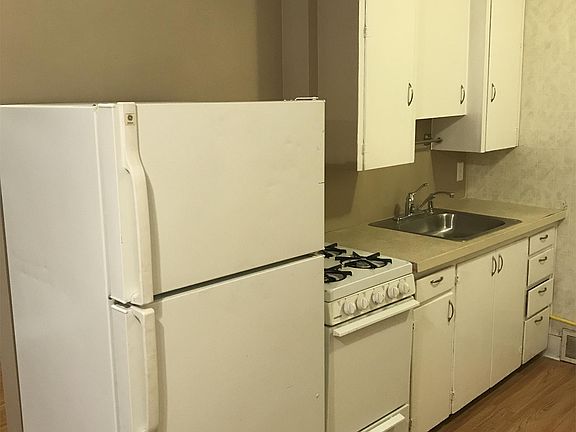 4th image of 107 1/2 W Salem Ave APT 1