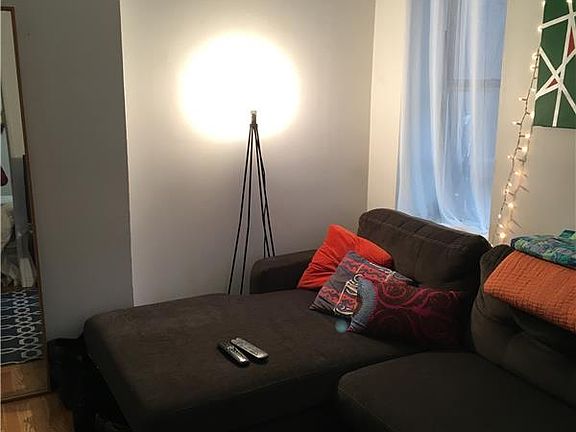 4th image of 119 Essex St APT 4R