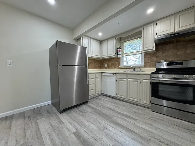 200 E Madison Ave #2 — Photo 12