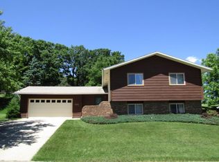 701 Meadow Run Dr SW, Rochester, MN 55902