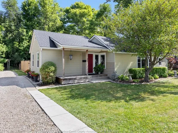 209 Maidstone Ave E, Essex, ON N8M 2J8