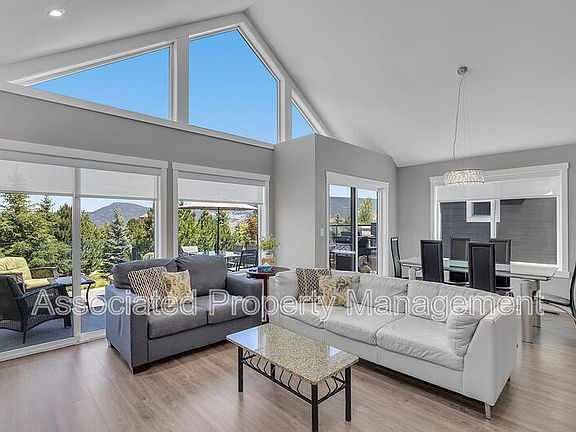 2nd image of 6837 Madrid Way