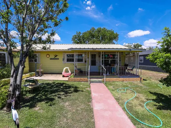 1818 Walnut Dr, Ozona, TX 76943