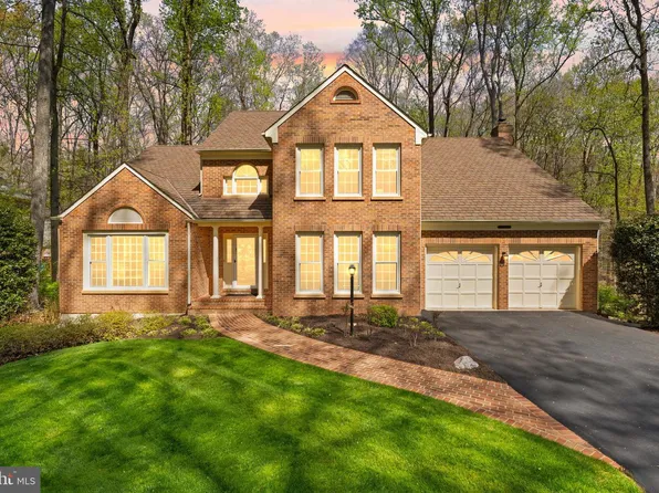 6823 Brimstone Ln, Fairfax Station, VA 22039