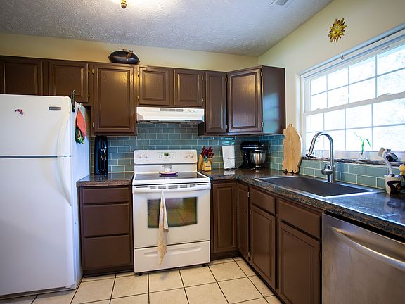 3rd image of 5448 N Park Dr