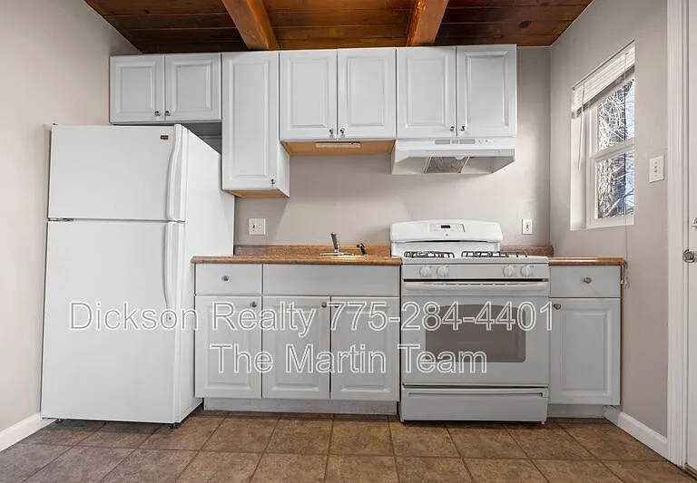 695 Denslowe Dr #B — Photo 3